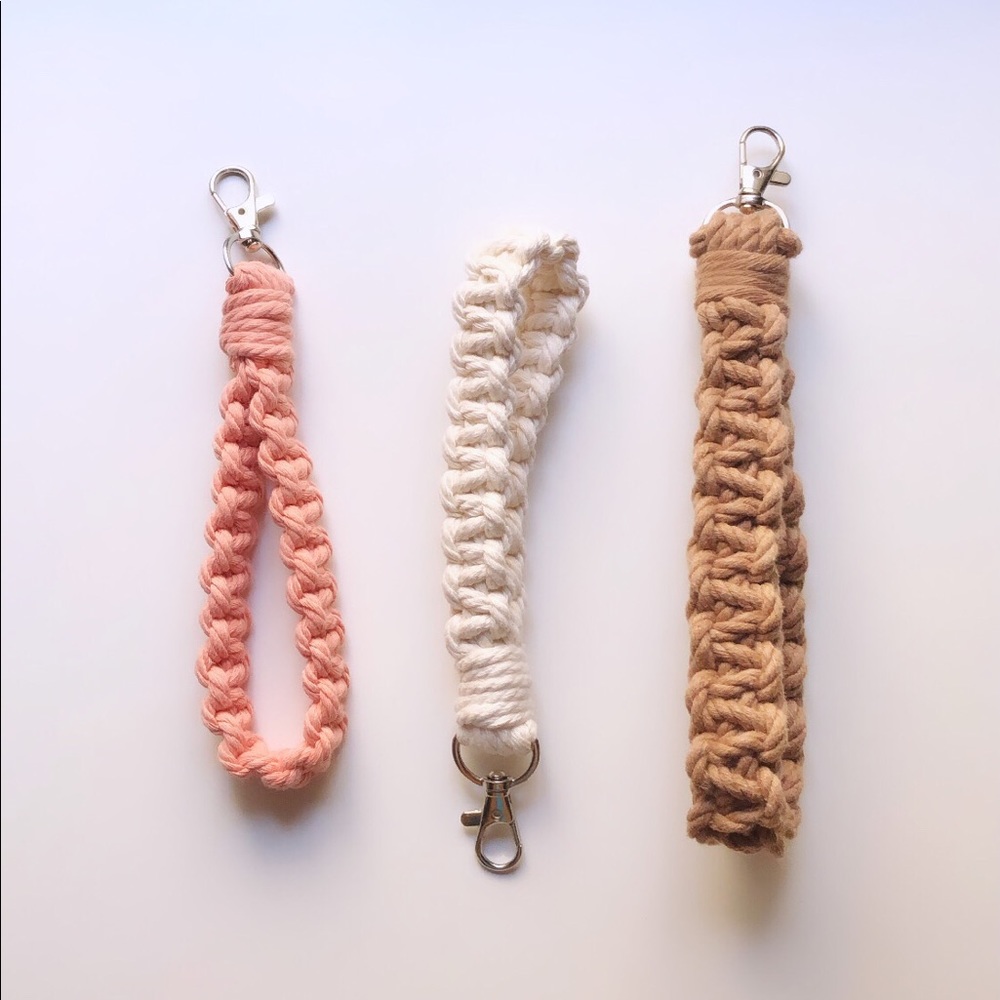 ✨HANDMADE✨ macrame wristlet keychain
